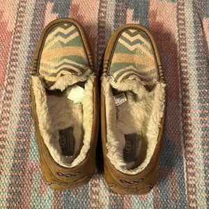 UGG • Pendleton • women’s moccasin slipper Sz 8